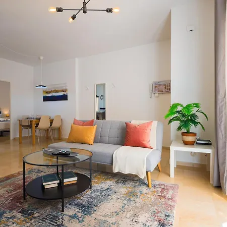 C35 Modern In Downtown